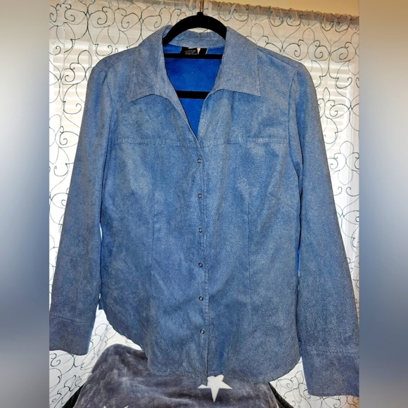 Studio 1940 Tops - 🛒💰Studio 1940 snap button blouse